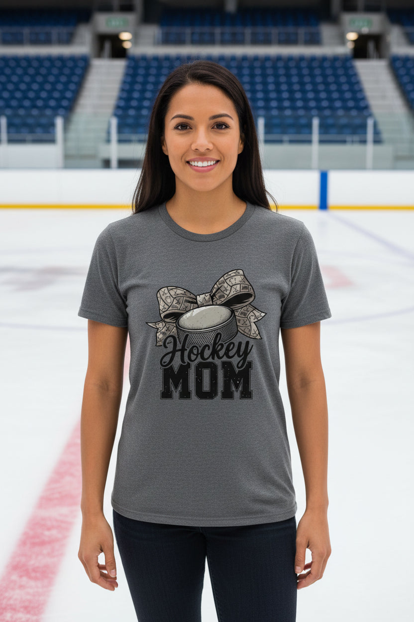 Hockey Mom Life – Chic Bow Game Day Statement T-Shirt DRK GREY HEATHER - 6004 - FRONT